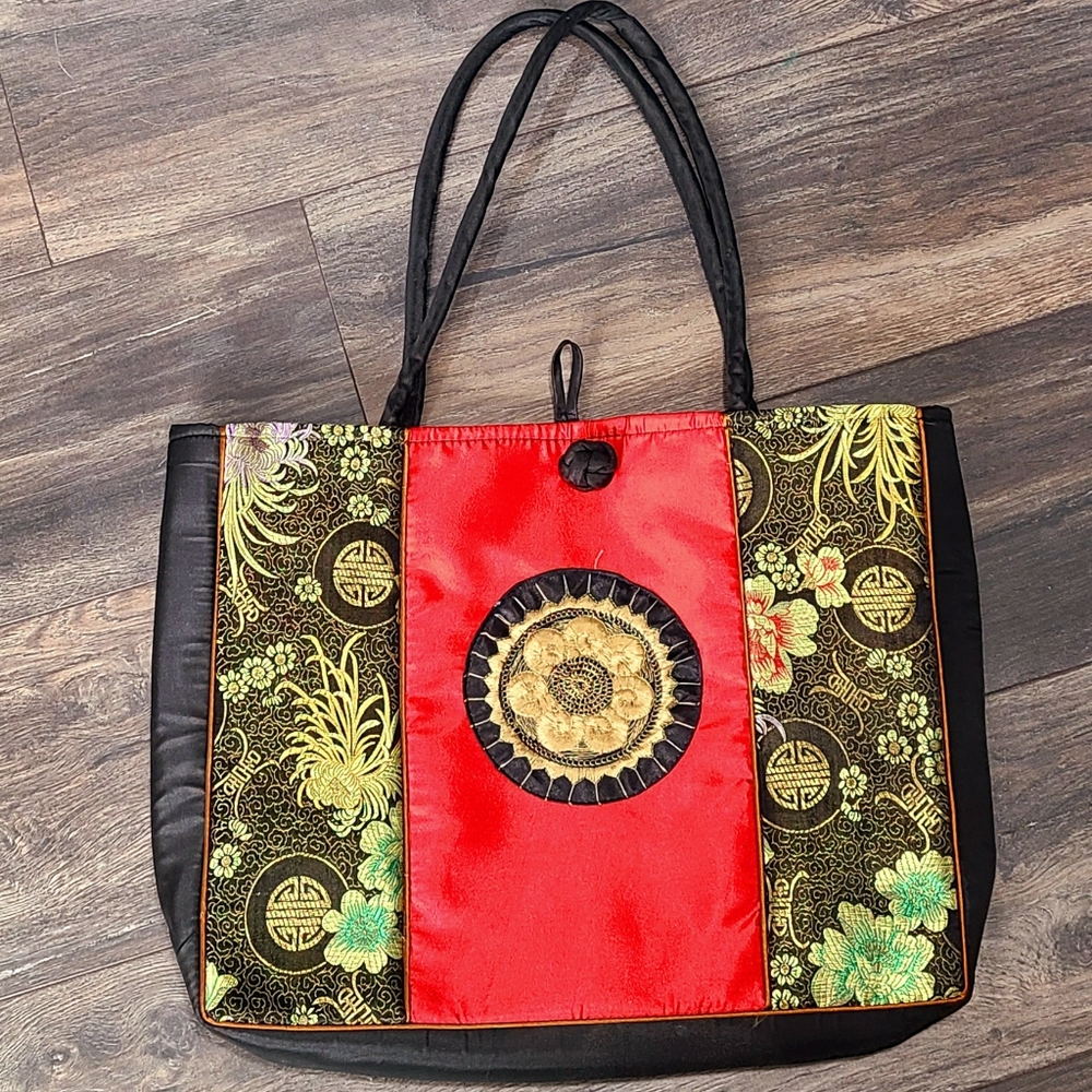 Beautiful Asian design tote bag